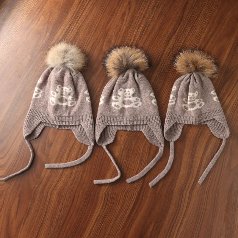 قبعة كشمير للرجال والنساء، قبعة سميكة من الصوف المحبوك للخريف والشتاء مع بوم بوم، حماية الأذن، وأسلوب عائلي