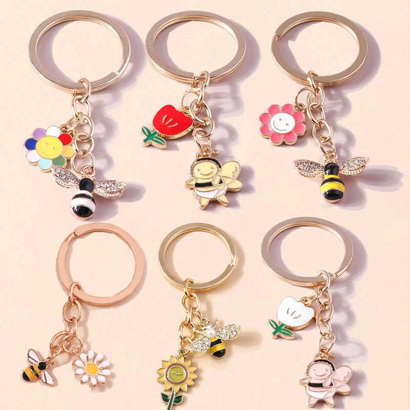 

Cute Enamel Bee Keychains Car Key Holder Animal Keyrings Souvenir Gifts for Men Women Handbag Pendant Handmade Jewelry Gifts