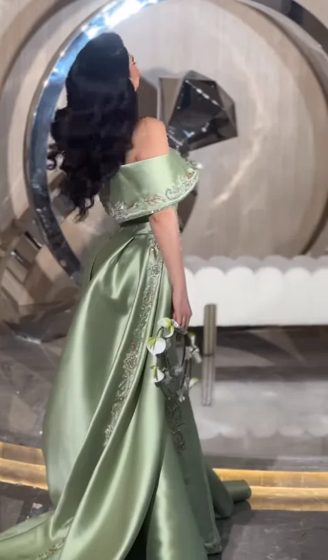 Green Mermaid Bridal Gown Off-the-Shoulder Sparkling Dubai Arab with Train Wedding Dress 2026 Luxury Customized