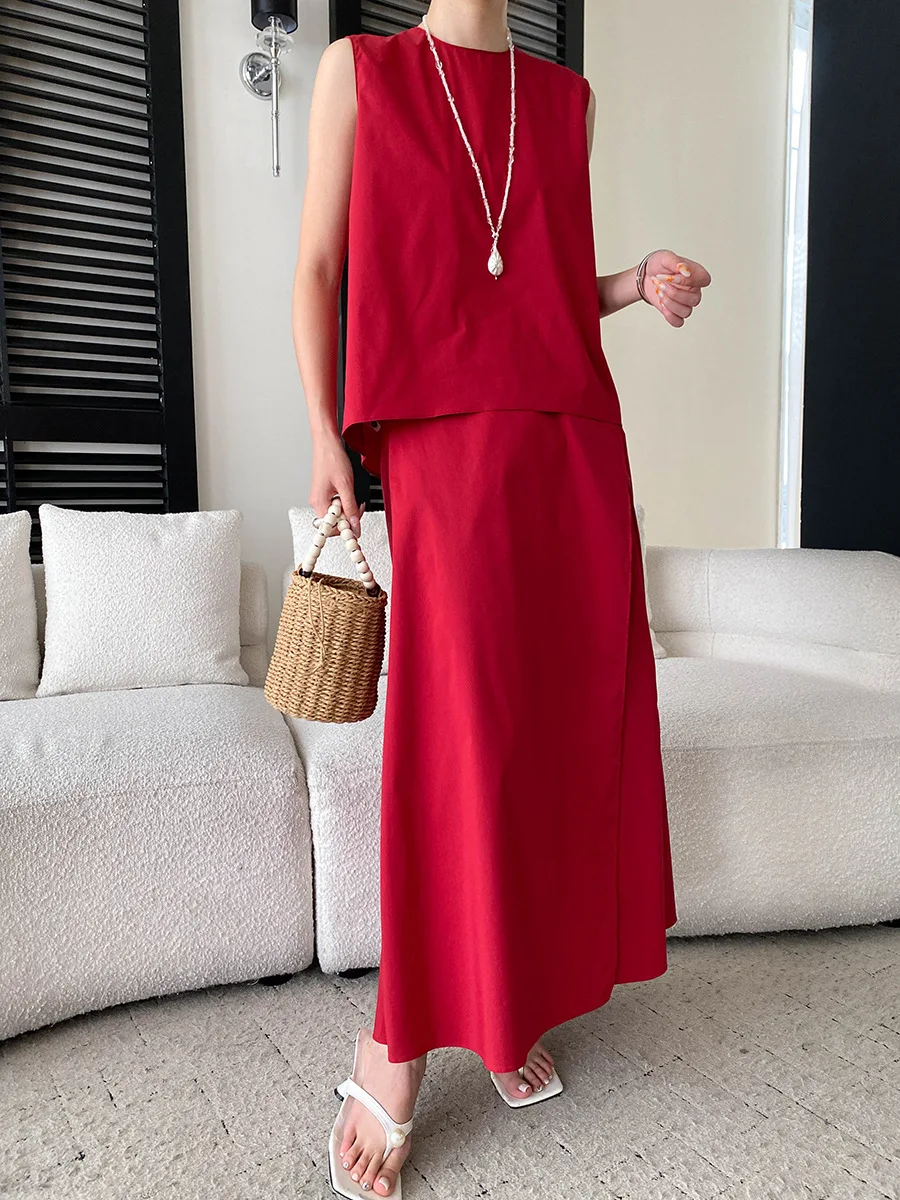 Frühlings- und Sommer-Damen-Set: Lässiges, einfarbiges, unregelmäßig designtes, ärmelloses Westen-Shirt mit Rundhalsausschnitt und Halbrock. – Detail 13