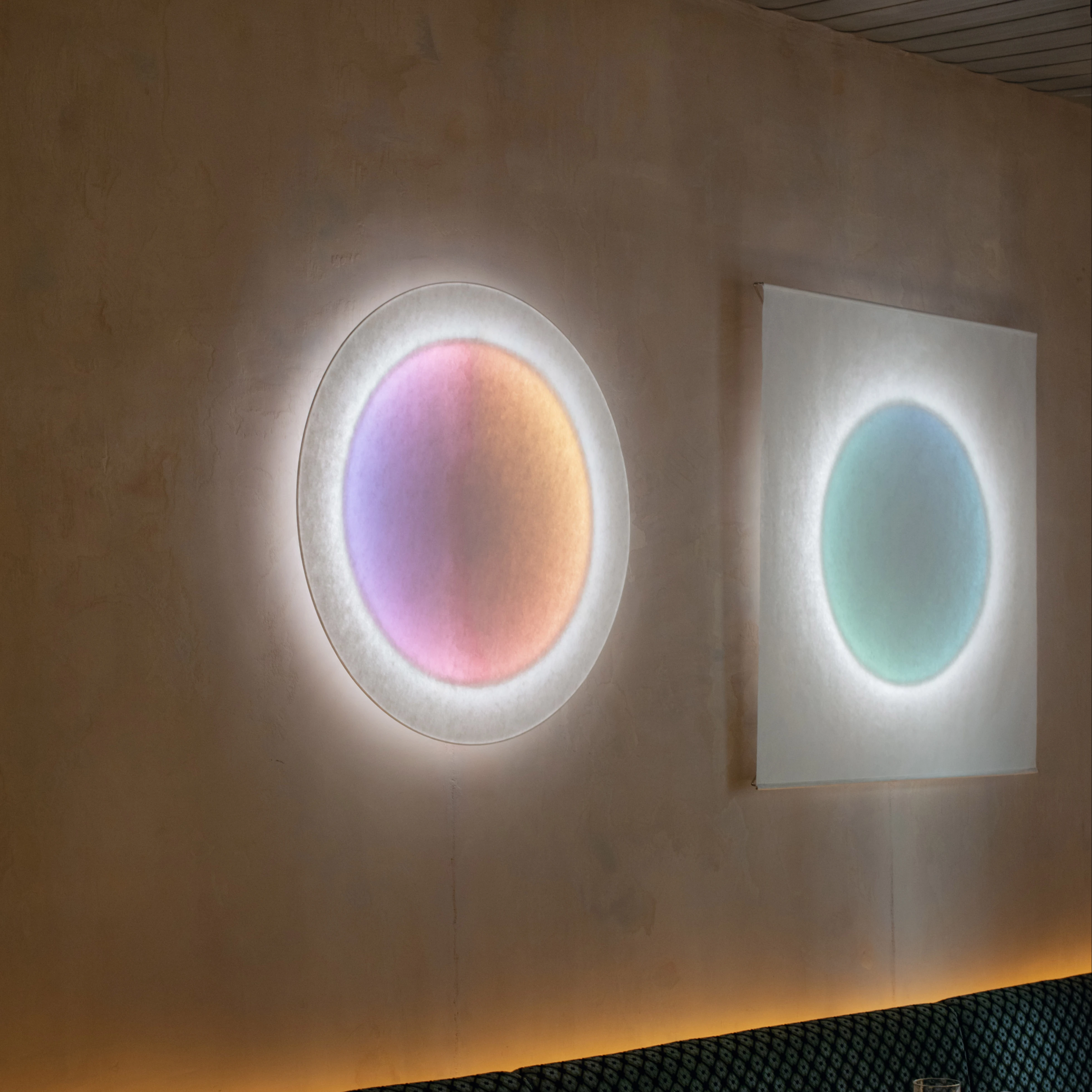 Modern LED Wall Lamp Full Moon Design Warm White Light Remote Control Steel Art Polymer Dimmable RGB Shade 20000 Hours Living