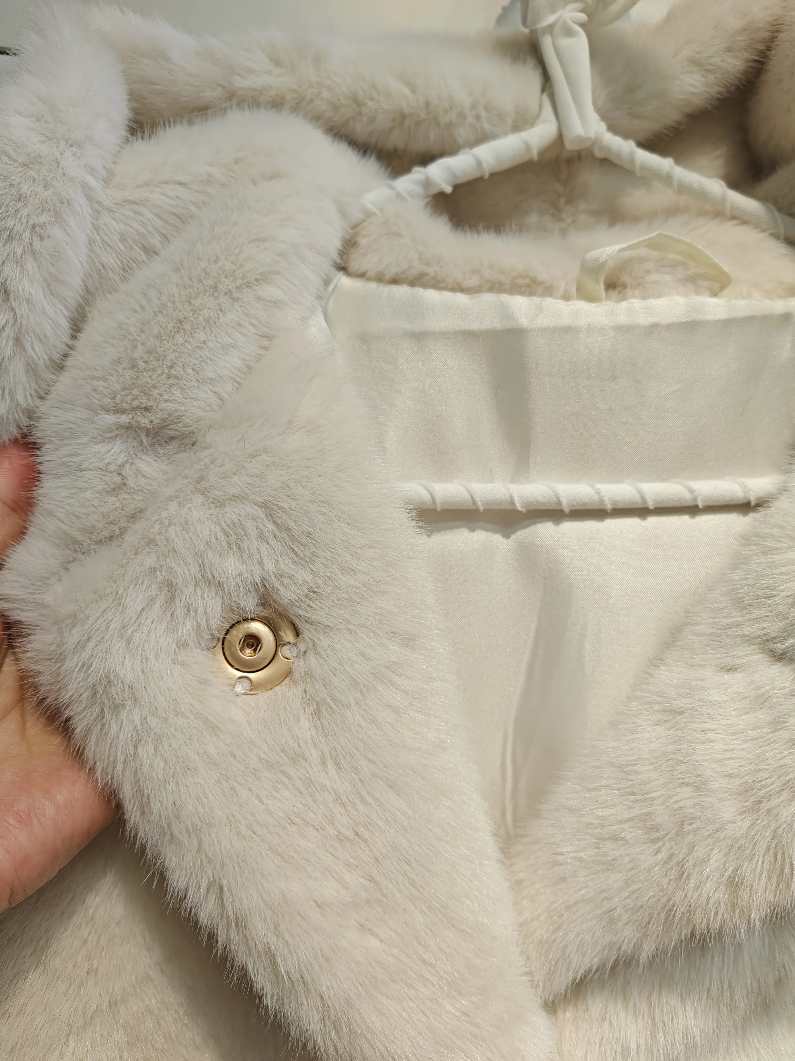 Gilet court à capuche en fausse fourrure pour femme, manteau épais et chaud en peluche de Faux vison, nouvelle collection automne-hiver 2025
