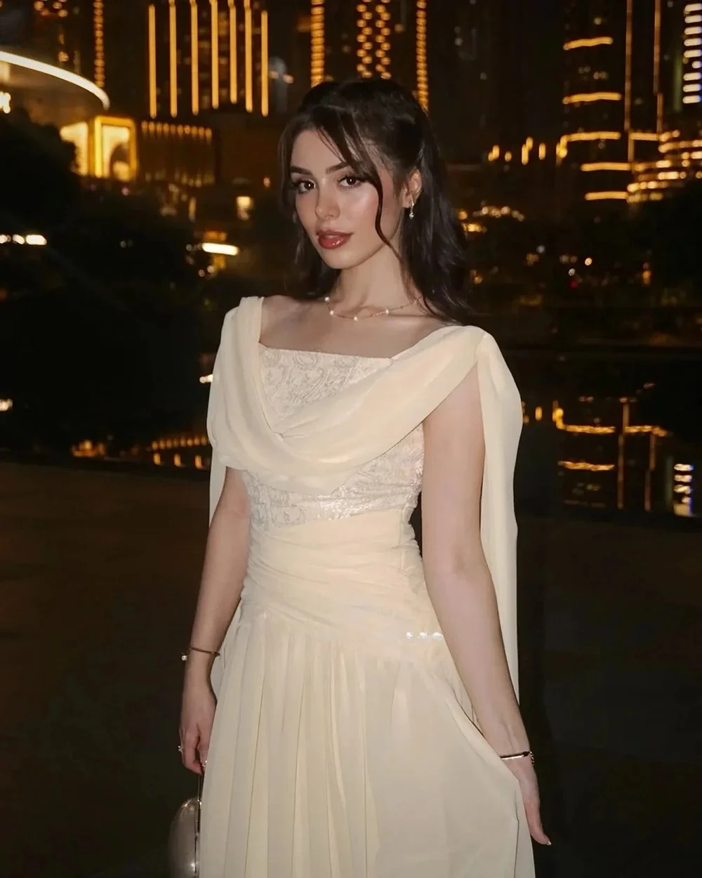 فساتين سهرة أنيقة مكشوفة الكتف من LAYXHS بدون أكمام على شكل حرف A للنساء فساتين حفلة موسيقية مخصصة