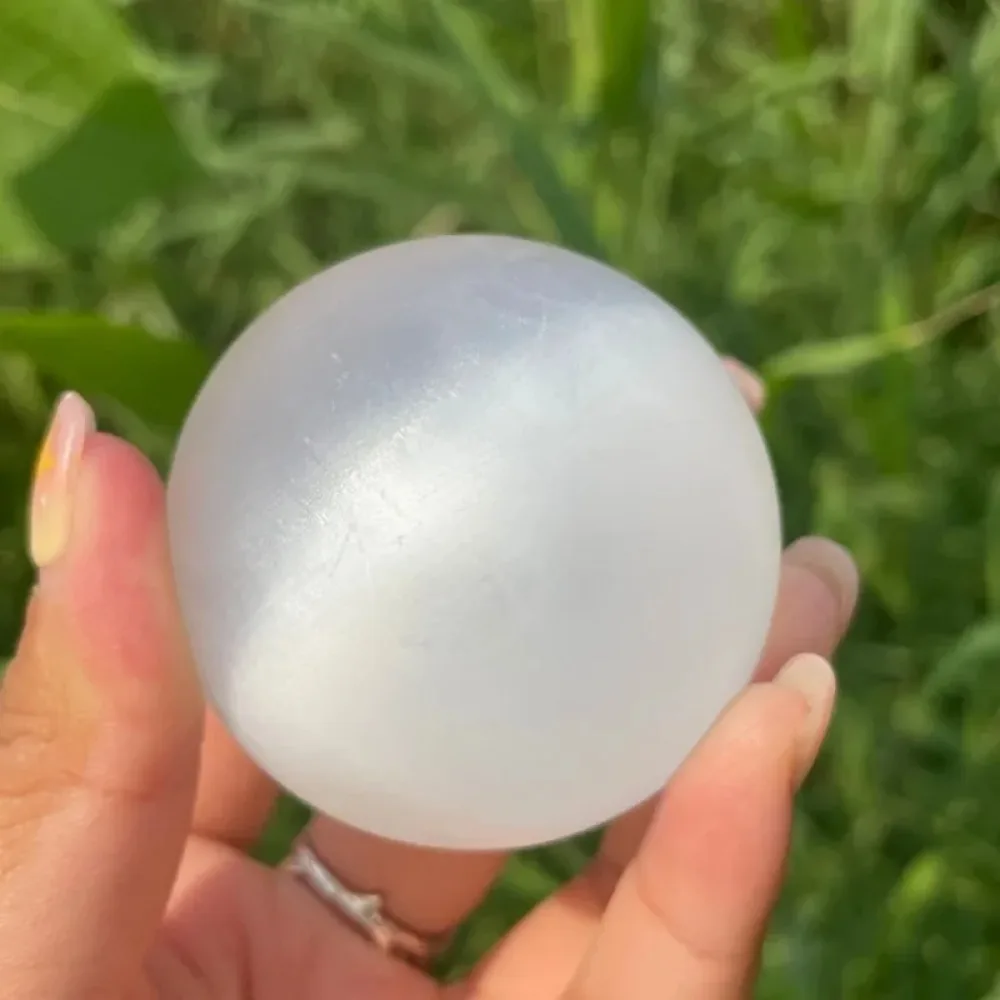 

1 шт. селенитовая сфера, кварцевая хрустальная сфера, шар из полированного камня, домашний декор, шар для гадания, подарок для семьи и друзей