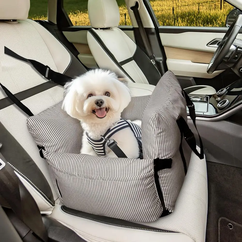 

Портативное сиденье для домашних животных для маленьких собак весом до 15 фунтов с ремнем безопасности, нескользящим основанием и карманами для хранения.