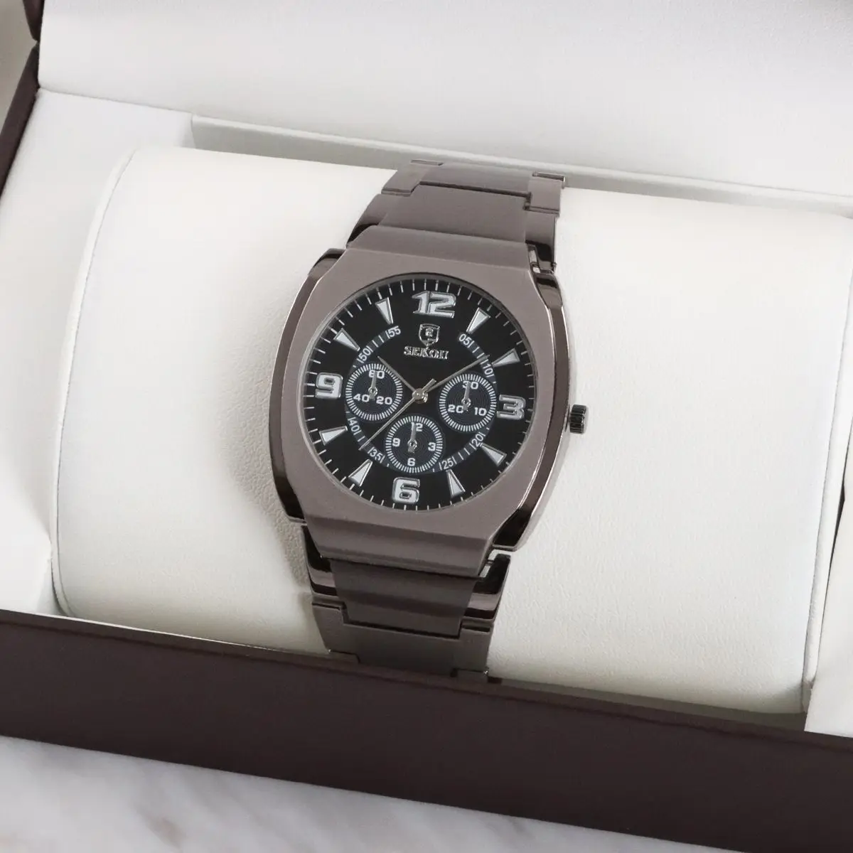 ساعة عصرية للرجال مخصصة للترفيه بقرص كبير وشعور قاطرة للطلاب وسيم ورائع وساعة كوارتز عصرية