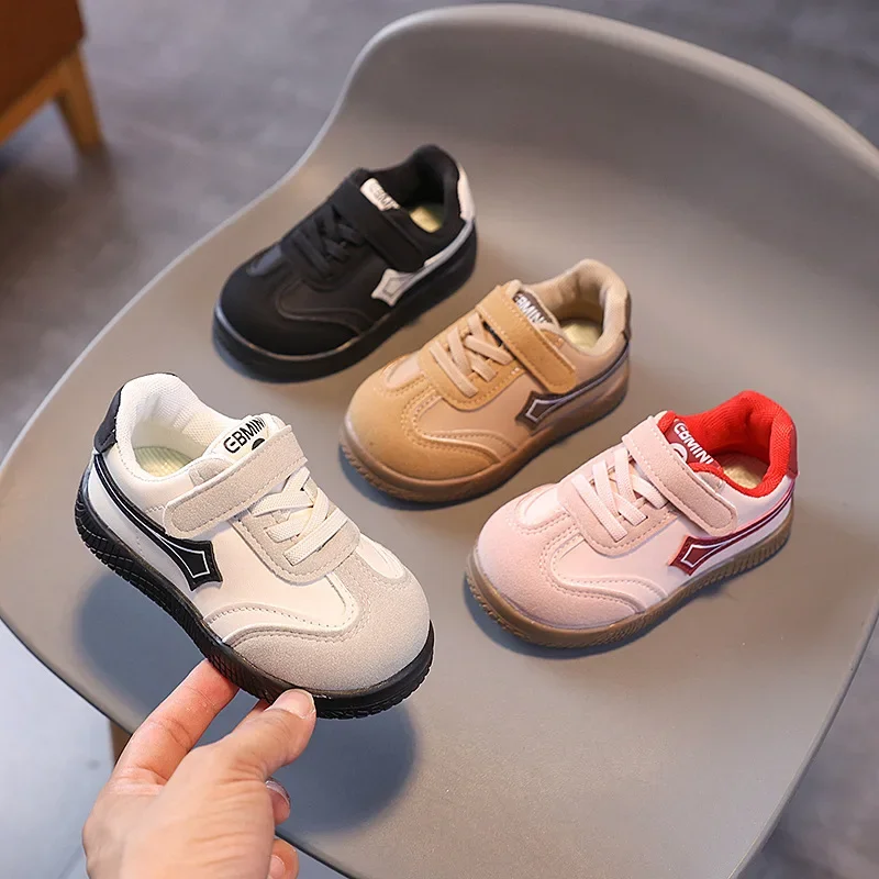 Zapatillas Hombre فتاة حذاء رياضة 2025 الخريف جديد فتاة أحذية موضة أحذية أطفال لينة وحيد التنس الإناث تنوعا الصبي أحذية رياضية