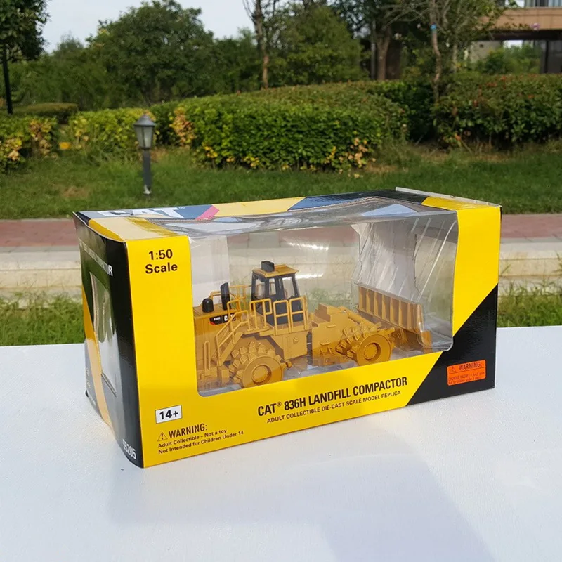 

1:50 Scale CAT 836H Landfill Compactor Bulldozer Loader Alloy Engineering Model