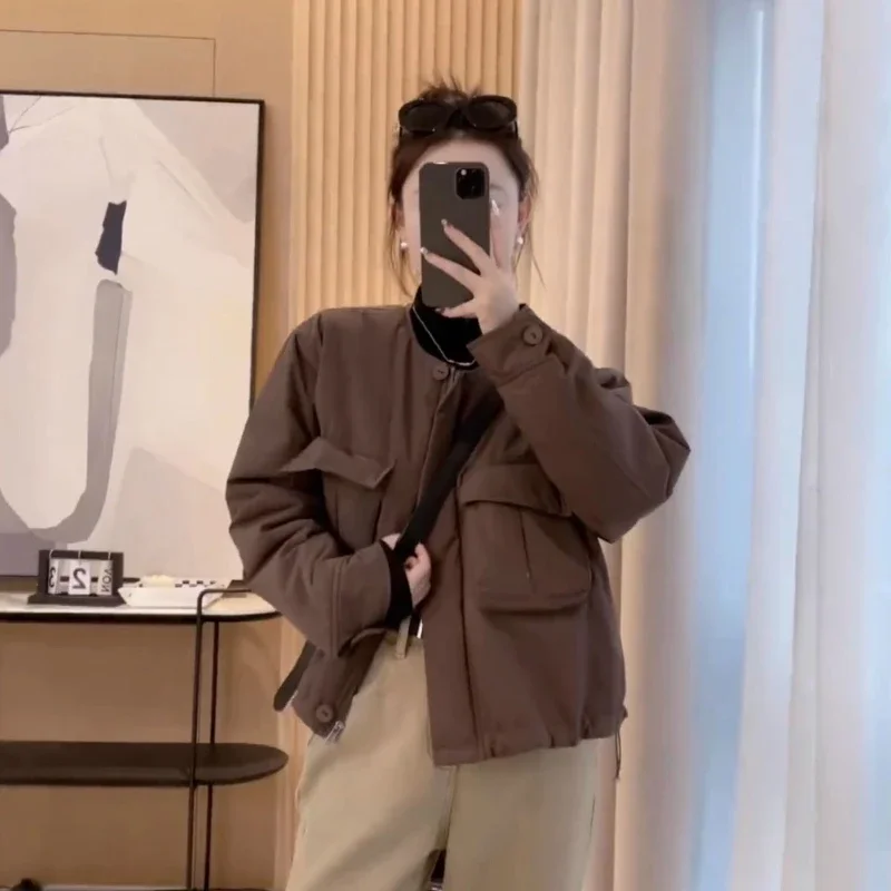 

Стильное короткое зимнее пальто для женщин 2025 г., высококачественная утолщенная хлопковая подкладка, теплая модная верхняя одежда