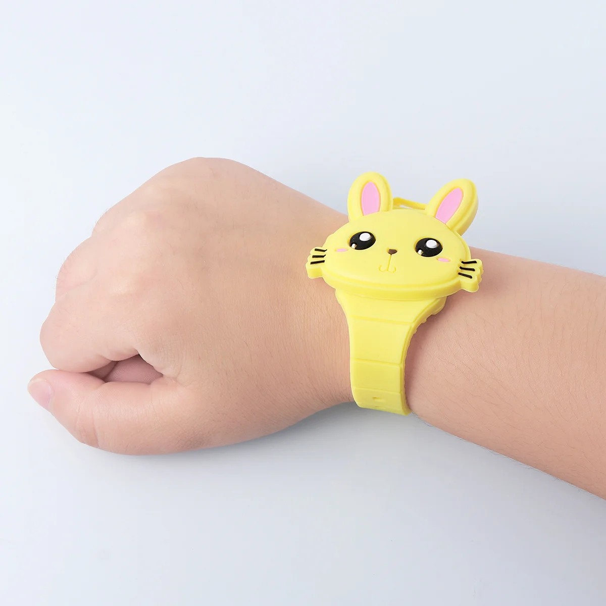 ساعة كرتونية LED من السيليكون على شكل أرنب مقاومة للماء وتصميم ممتع سهل الاستخدام ومثالي لهدايا أعياد الميلاد والحفلات الخارجية #2