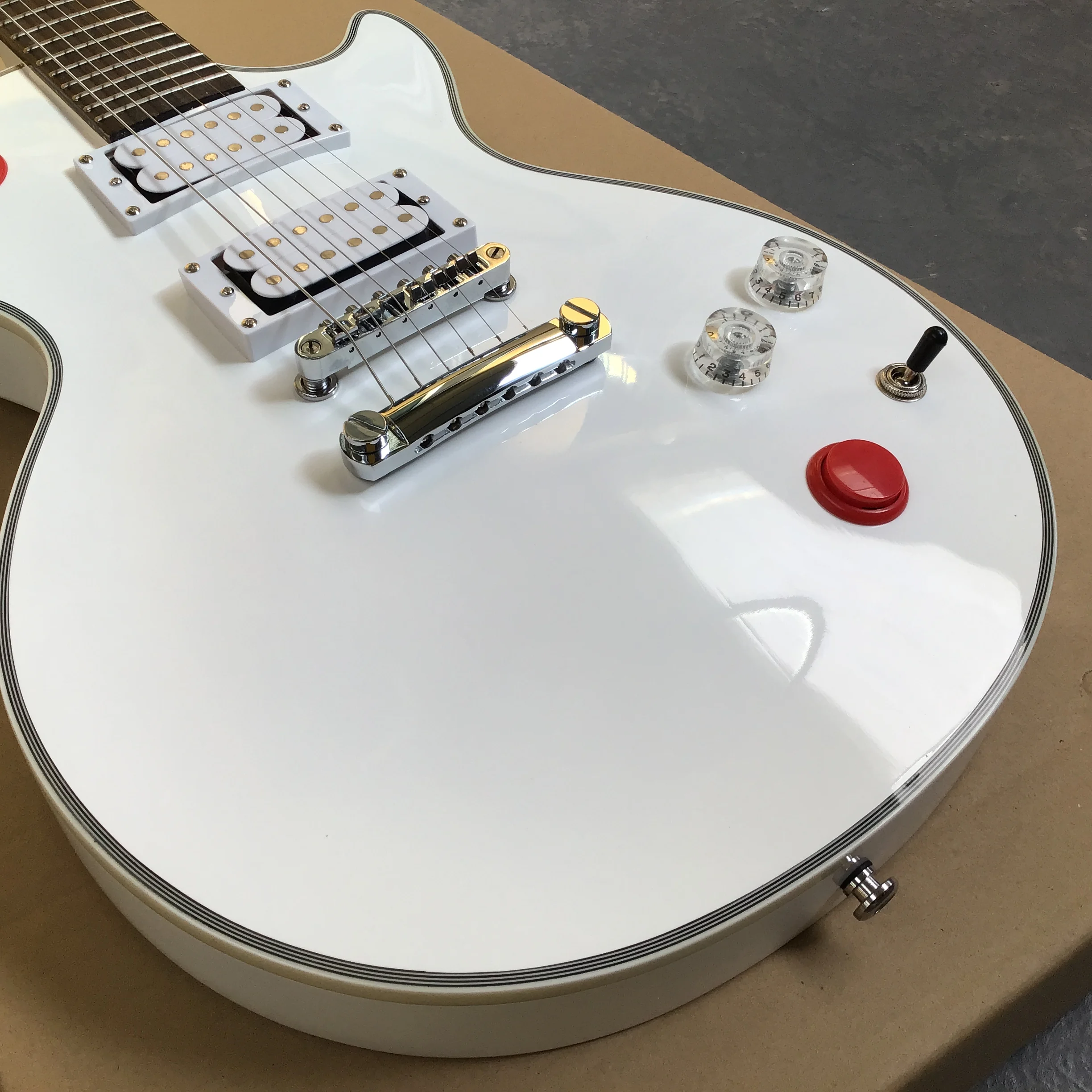 Hot selling Classic Six-String Electric Guitar High Gloss Finish Red Switch HH Pickup Fixed Bridge Premium Sound Popular Model