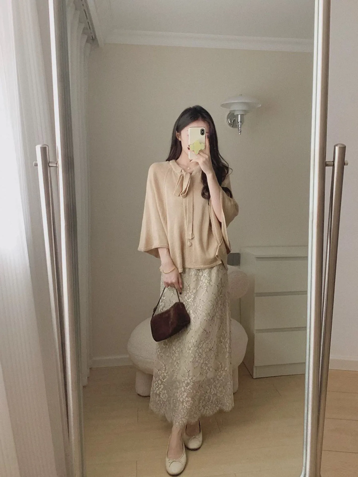 

Two-Color Knitted Woolen Shawl Cardigan Lace Half Skirt Elegant Style Loose Fit Batwing Sleeve Five-Quarter Length Wool Petal...