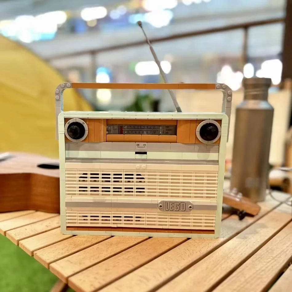 Creative ICONS series retro radio model building blocks 1970s transistor radio musicians home decoration children's building blo image 5
