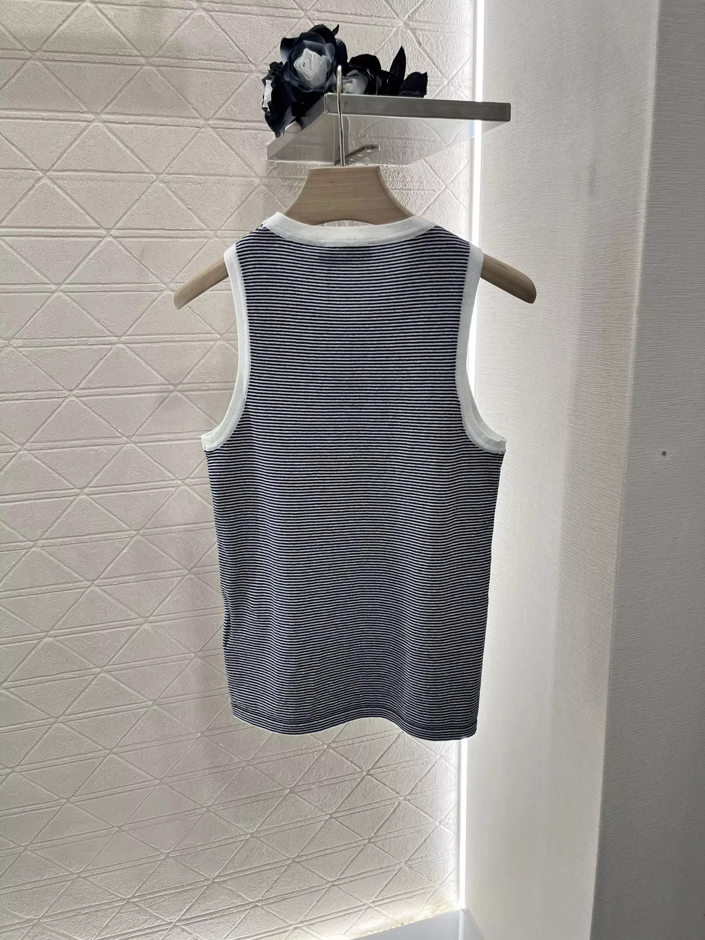 

Designer Brand 2025 New Border Colliding Color Bar Wool Yarn Knitted Tank Top