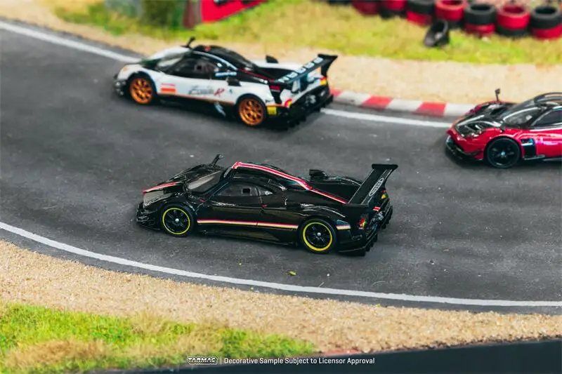 Tarmac Works 1:64 Pagani Zonda Revolución Nero Oro Black model Car