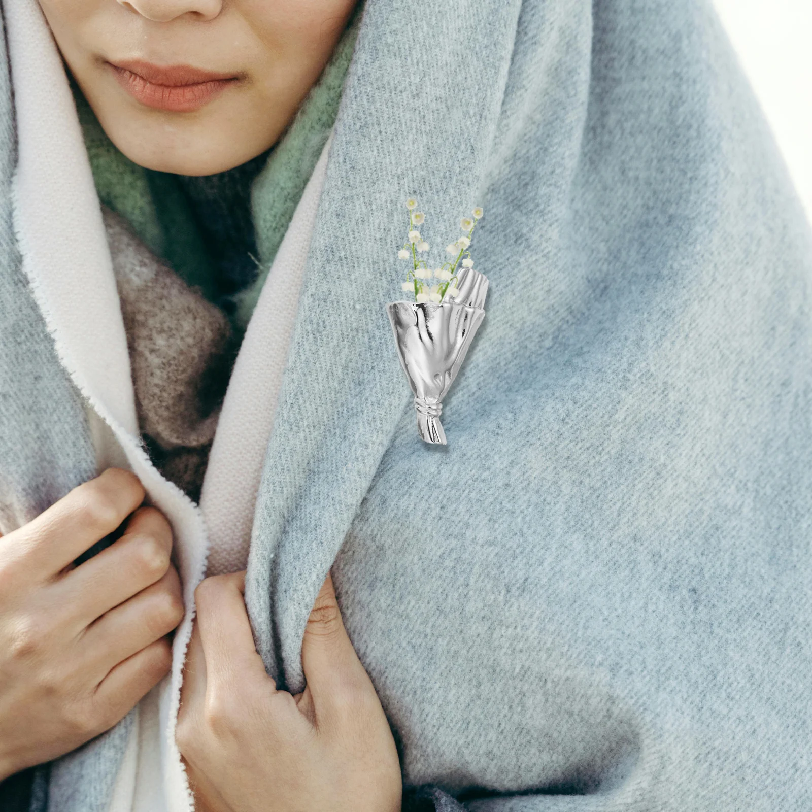 

Mini Vase Brooch Wearable Flower Bouquet Lapel Pin for Women Jackets Dresses Scarf Pin Cardigan Collar Clip Lightweight Metal