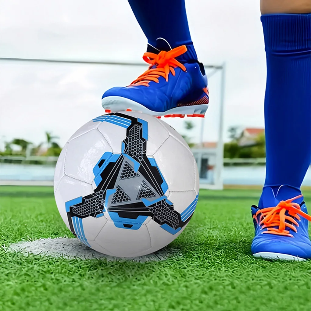 ลูกฟุตบอล PVC ทนทาน สำหรับการฝึกซ้อมและการแข่งขันบนพื้นผิวที่แตกต่างกัน