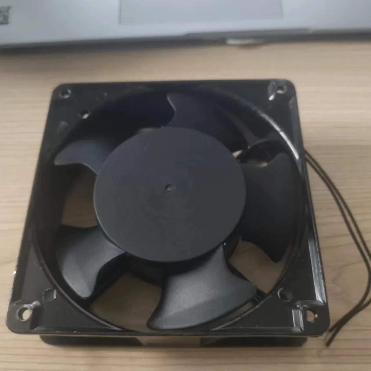 Free shipping for brand new TYP TLHS459CV1-44-B37-AR 440V 50/60Hz 20/18W cooling fan