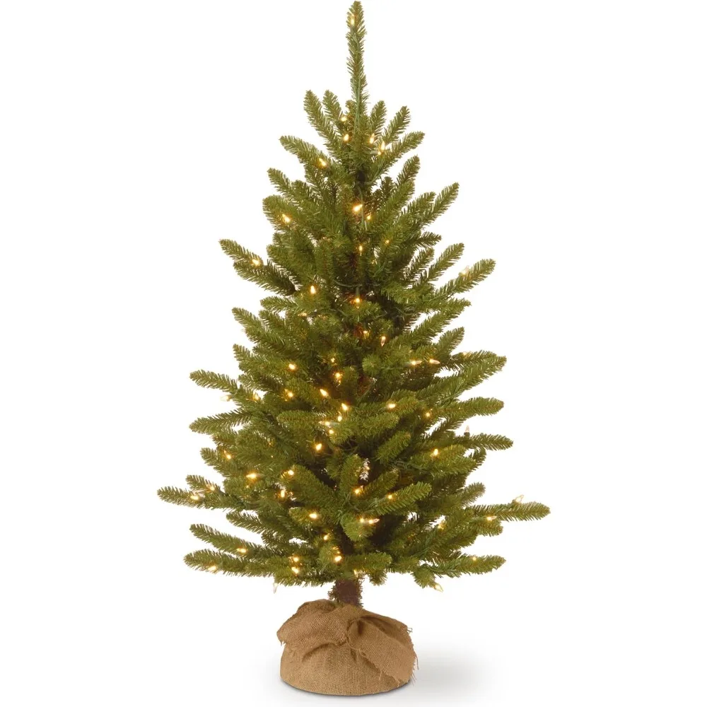 

Мини-рождественская елка Kensington из мешковины с предварительной подсветкой и тканевым основанием для сумки — высота 4 фута