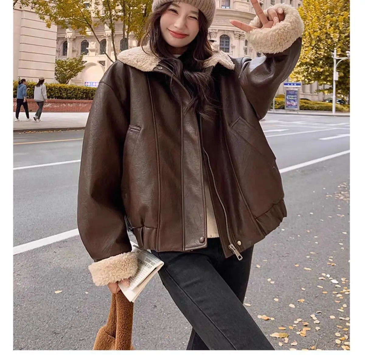 Amerikanischen Retro Kaffee Motorrad Leder Jacke Für Frauen Herbst Winter Dicke Fleece Lamm Wolle Spleißen Leder Mantel Lose Warme