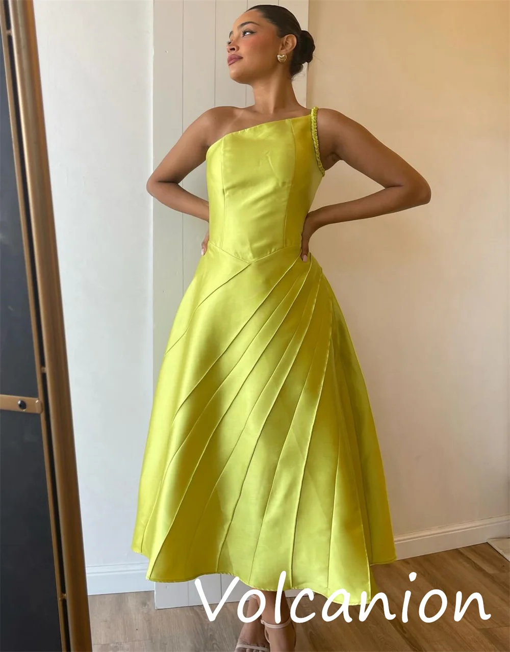 تخصيص عالية الجودة Charmeuse الطية ألف خط واحد الكتف فساتين متوسطة الطول مناسبة مخصصة مطابقة رائعة