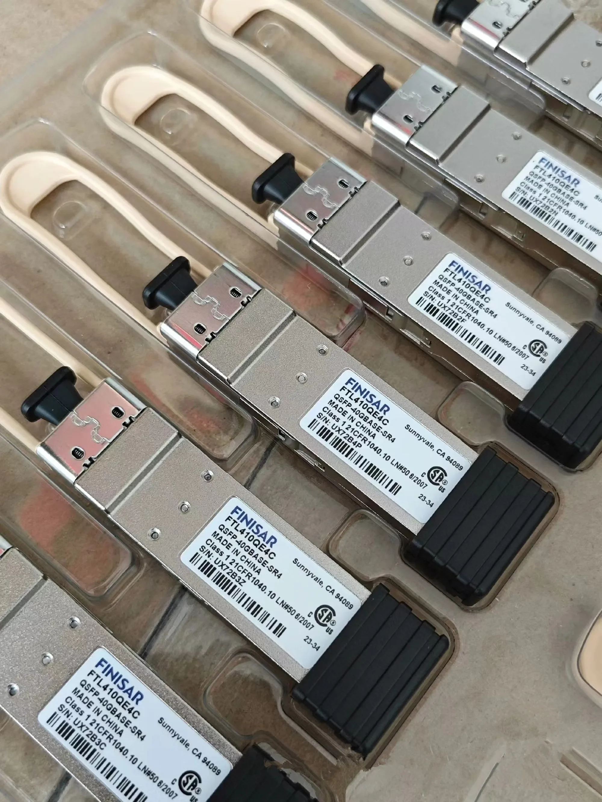 1 قطعة Finisar 40GB QSFP جهاز الإرسال والاستقبال الألياف FTL410QE2C QSFP 40G SR4 MPO 850nm 40G 0.15 كجم 40 جرام QSFP وحدة QSFP 40 جرام التبديل