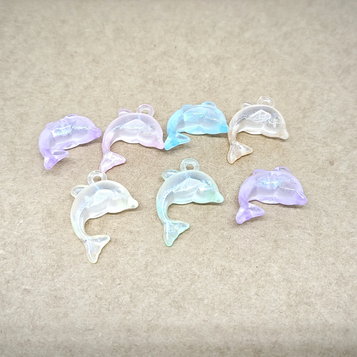 20pcs Transparent mixed color hanging hole dolphin acrylic beads for DIY pendants necklaces keychain phone chains