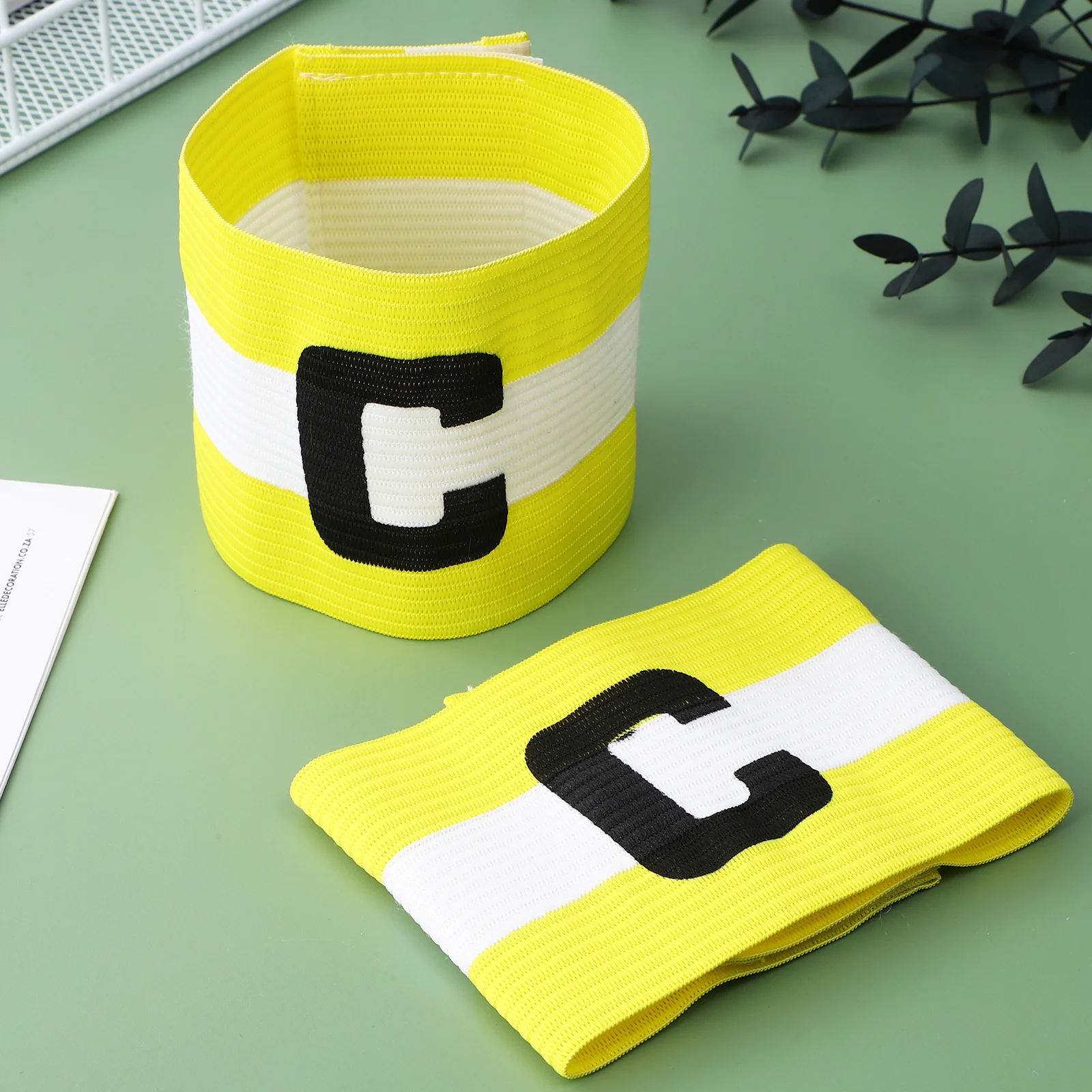 2 Buah Ban Lengan Sepak Bola Profesional Lembut Nyaman Mudah Digunakan Pengikat Hook and Loop Sangat Terlihat Ban Lengan Kapten