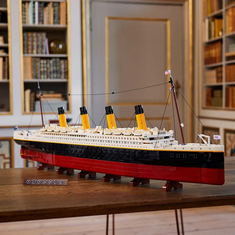 New 9090PCS Movie-Series Titanic Large Cruise Ship Compatible 10294 Brick Figurines Diy Toys Christmas Birthday New Year Gift