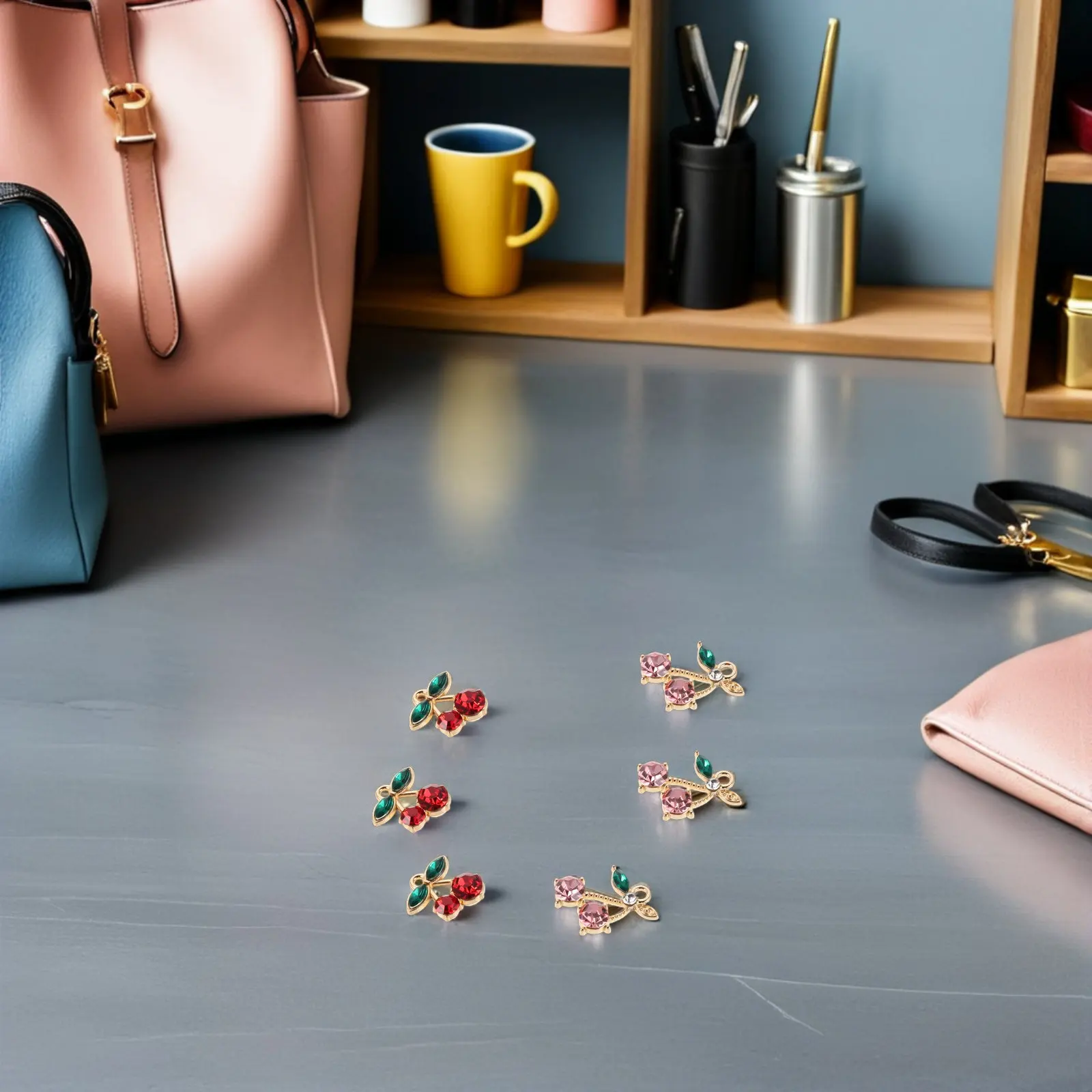 

40 шт. подвесок из сплава в форме вишни для изготовления ювелирных изделий своими руками: кулонов, ожерелий, браслетов, серег, брелоков, а также для рукоделия.