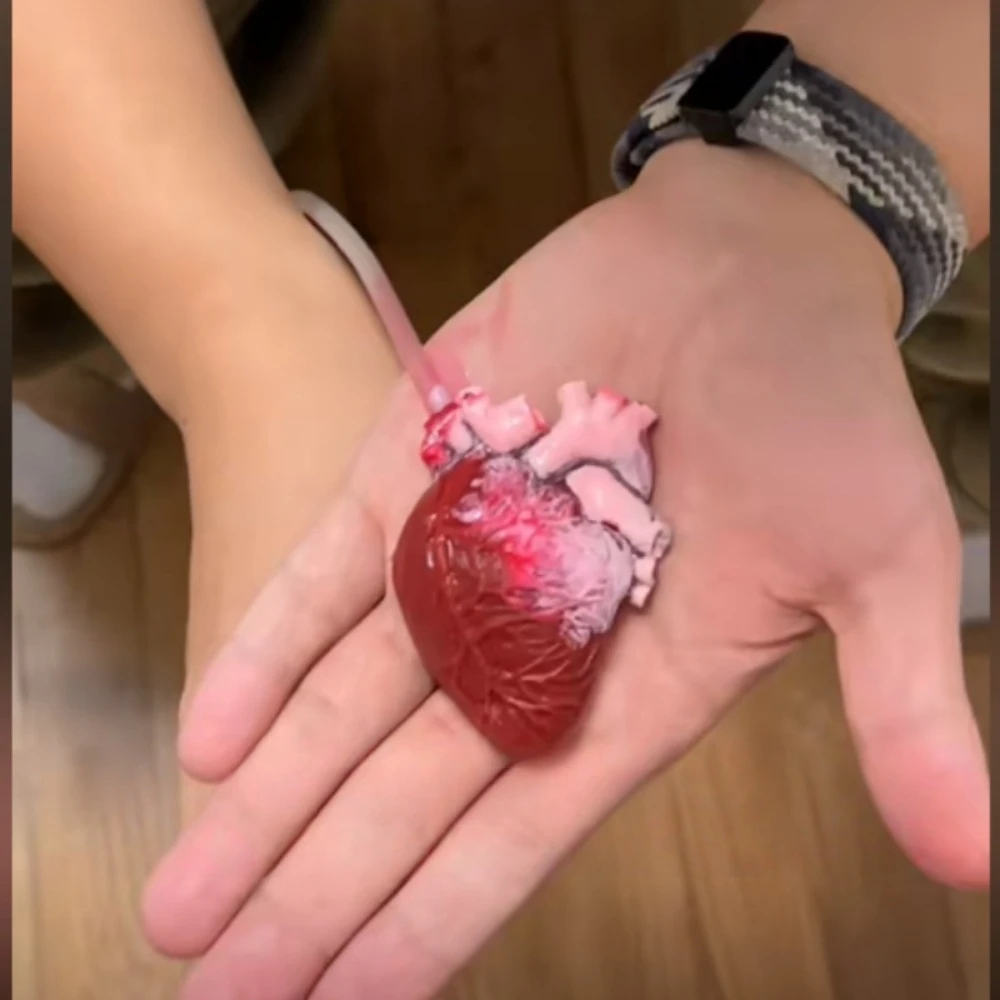 Realistic Heart Beat Simulator Prank Toy, CPR Squeeze Stress Relief Ball for Adults Kids, Halloween Horror Party Prop Gift