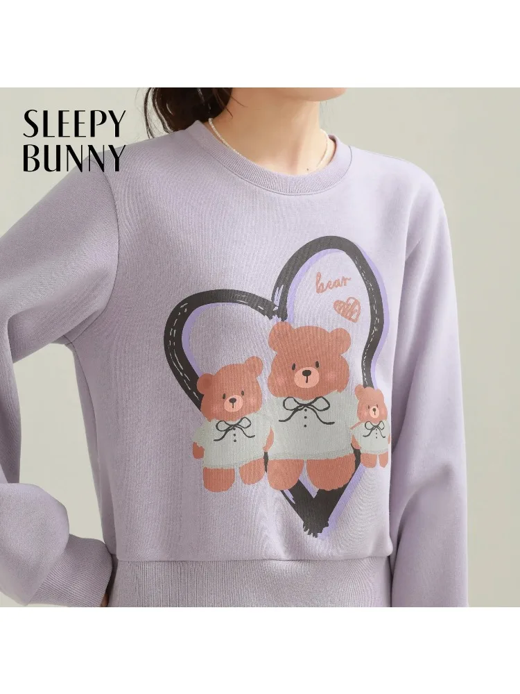 

Women Cute Bear Print Cropped Sweatshirt Casual Round Neck Spring Soft Graphic Top Lady Kawaii Fashion Short Pullover Outfit