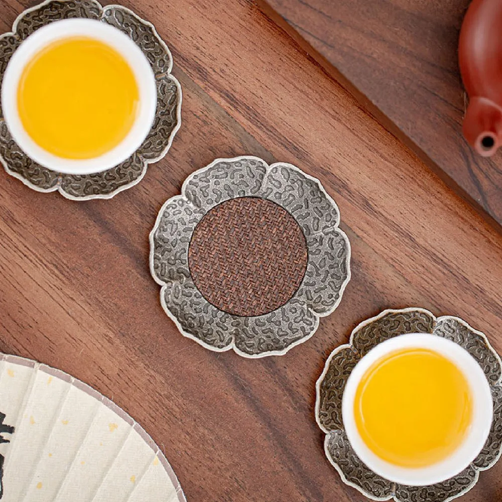 6PCS Set Drink Coasters Set Rattan Flower Shaped Heat Insulation Rattan Coaster Hammered Texture Zinc Alloy Material
