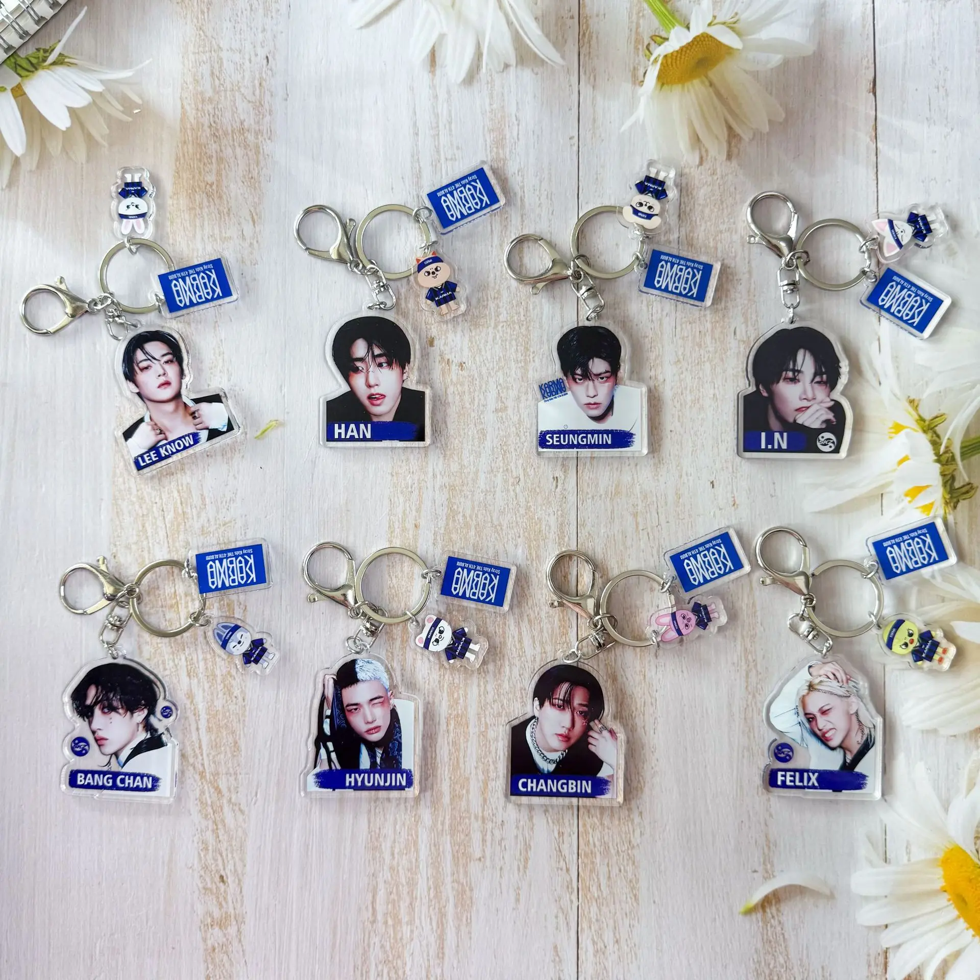 Chaveiro kpop StrayKids Álbum regular KARMA Lee Yong-Bok Conjunto de acessórios acrílicos circundantes de 3 peças