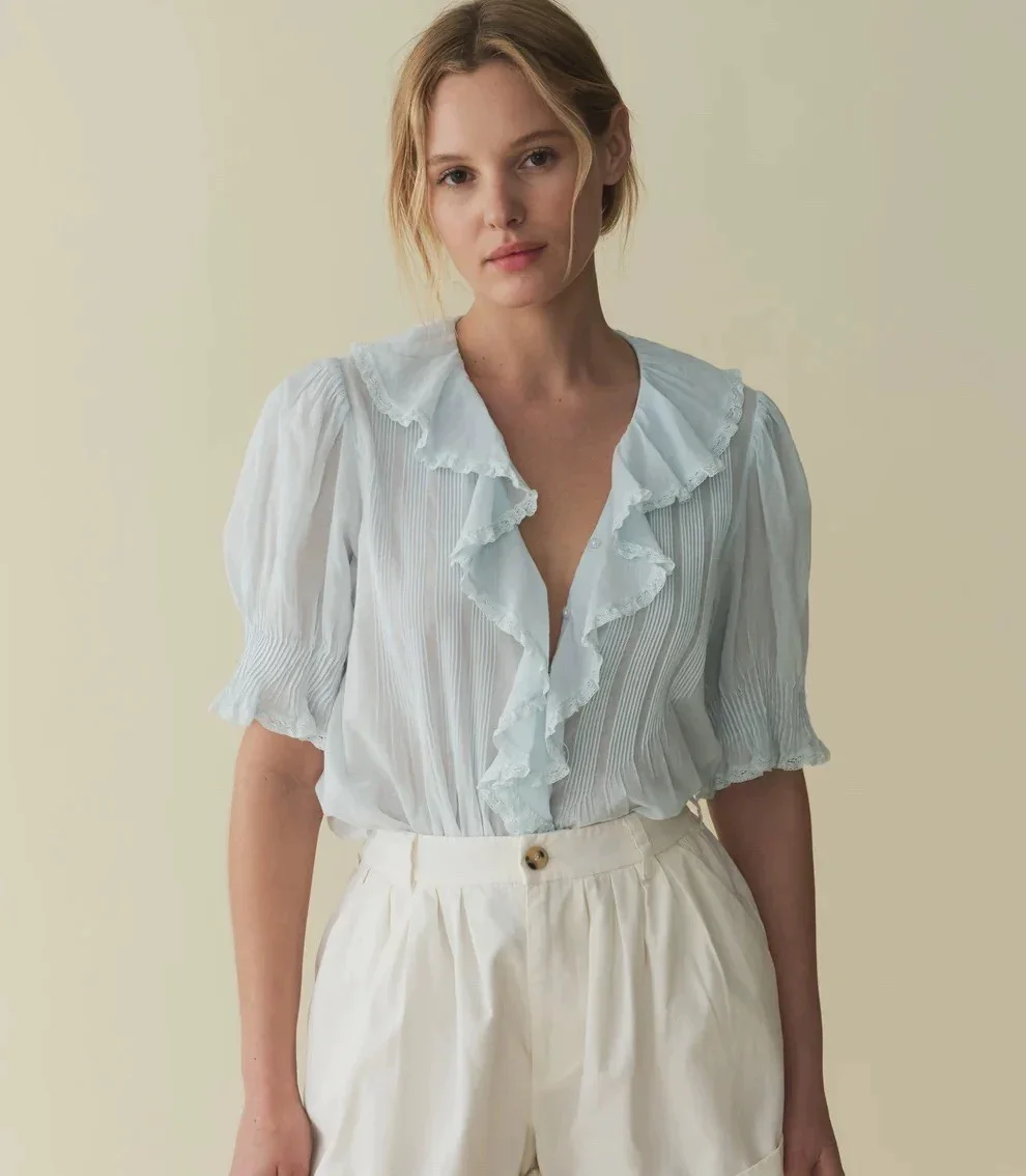 Ruffled V-neck lightweight and sweet bubble sleeve shirt