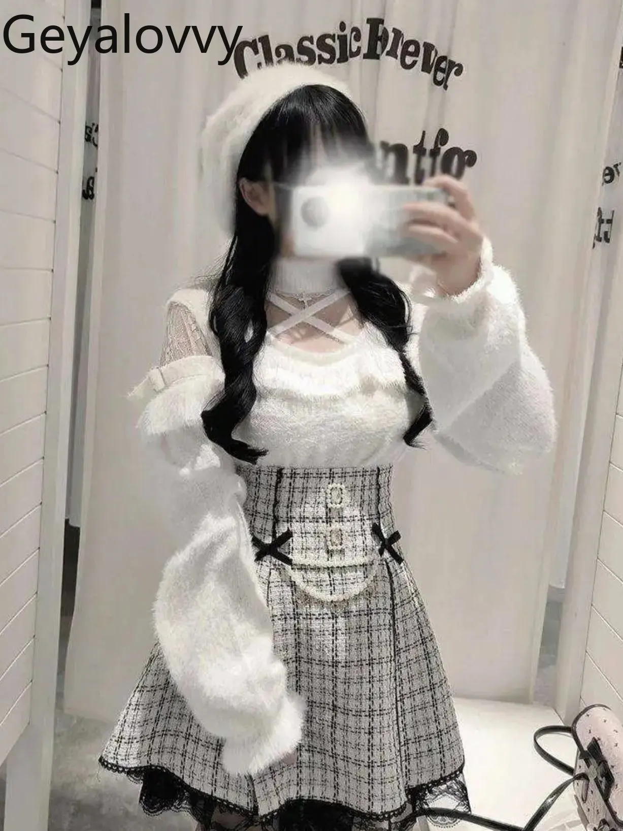 

Комплект из двух предметов: свитер с длинными рукавами в японском стиле с бантом и кружевными вставками, а также облегающая юбка с высокой талией в клетку «гусиная лапка»