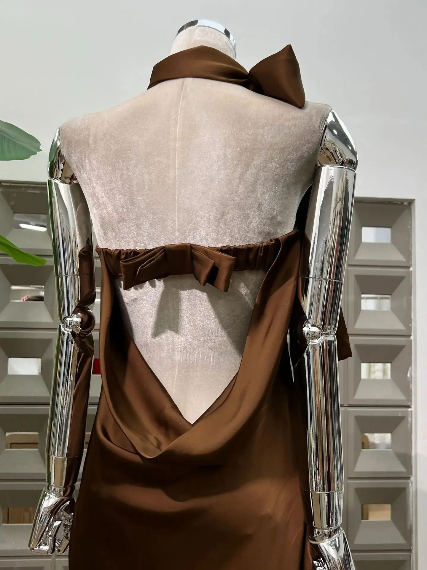 2025 Zomer Nieuwe Elegante Lichtgewicht Volwassen Satijn Strapless Lange Stijl Damesmode Party Club Cocktail Avondjurk Jurken