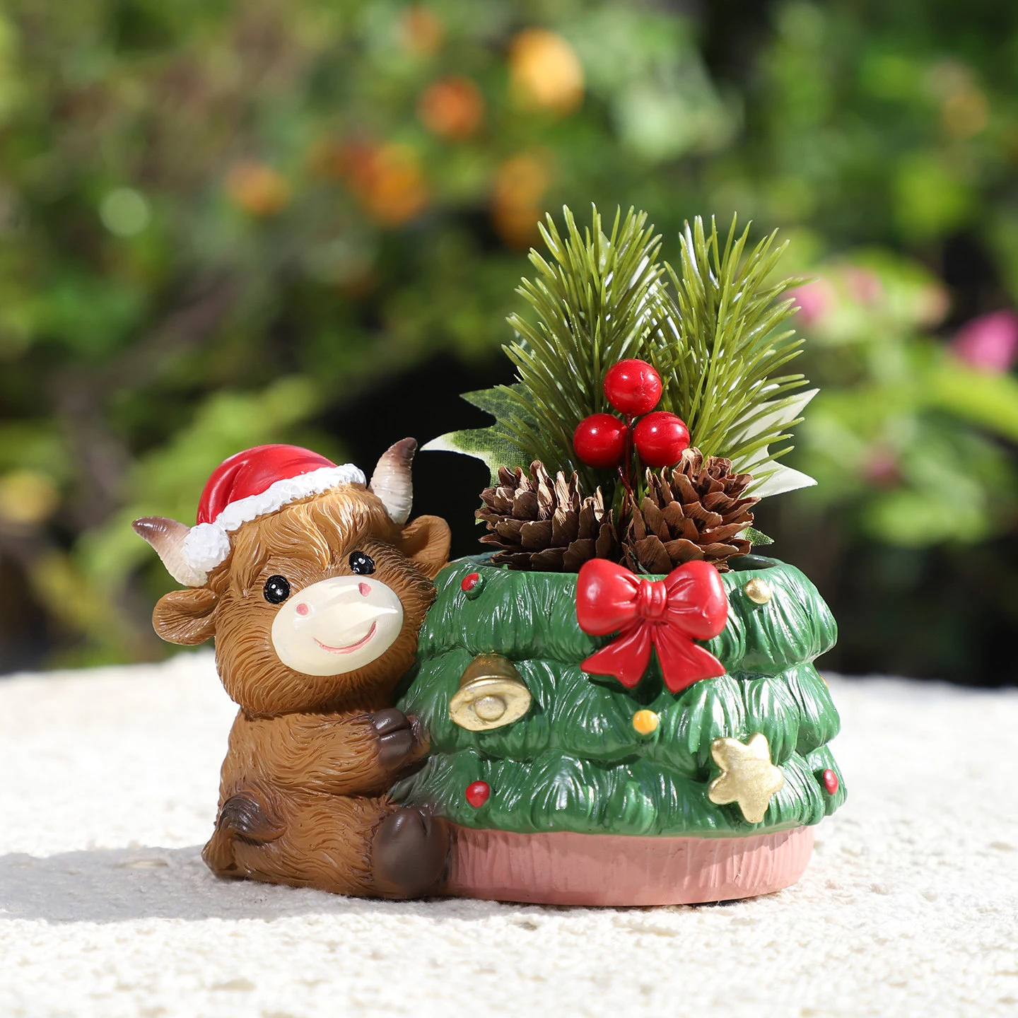 Christmas Highland Cow Plant Pot Resin Succulent Planter for Home Office Desk Mini Ornament Fairy Garden Flowerpot Decoration
