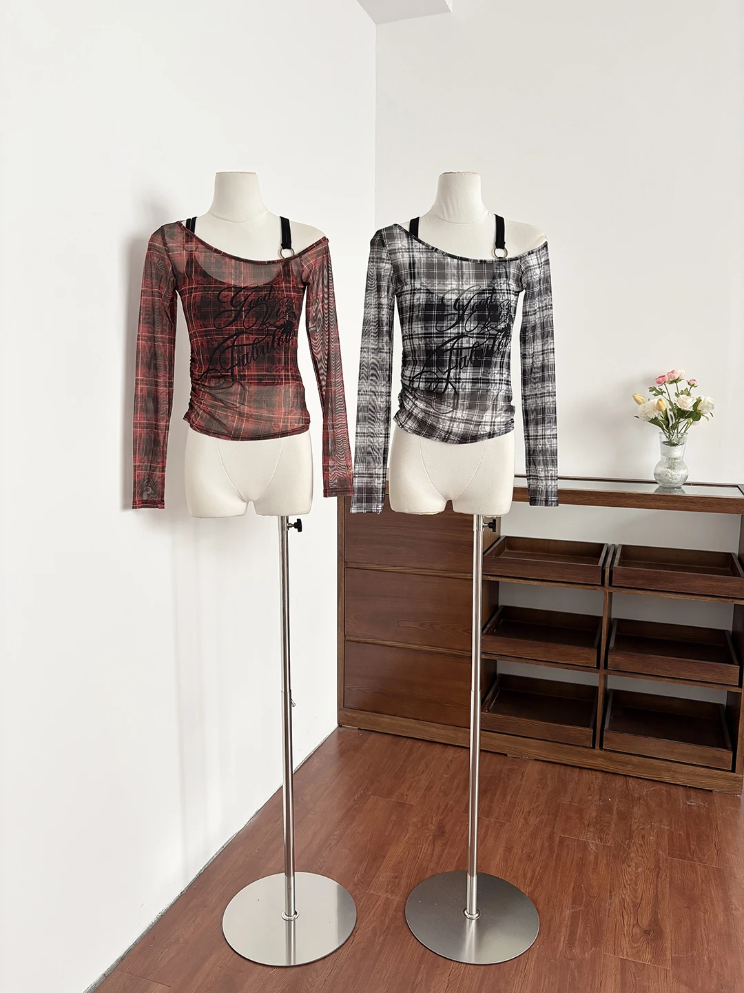 

Summer 2026 American Retro Hot Girl Color Block Plaid Long Sleeve T-Shirt Strap Vest Two Piece Set Women's Fashion Outfit