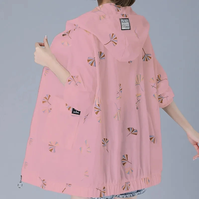 女性のプリント日焼け止め服 2025 新しいルーズフード付き UV 保護夏長袖通気性薄い日焼け止め服