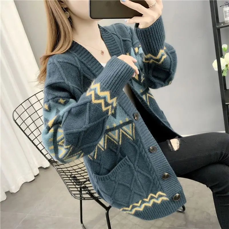 

2023 autumn and winter matching large pockets long sleeve buttoned outer knit cardigan women loose literary V-neck sweater