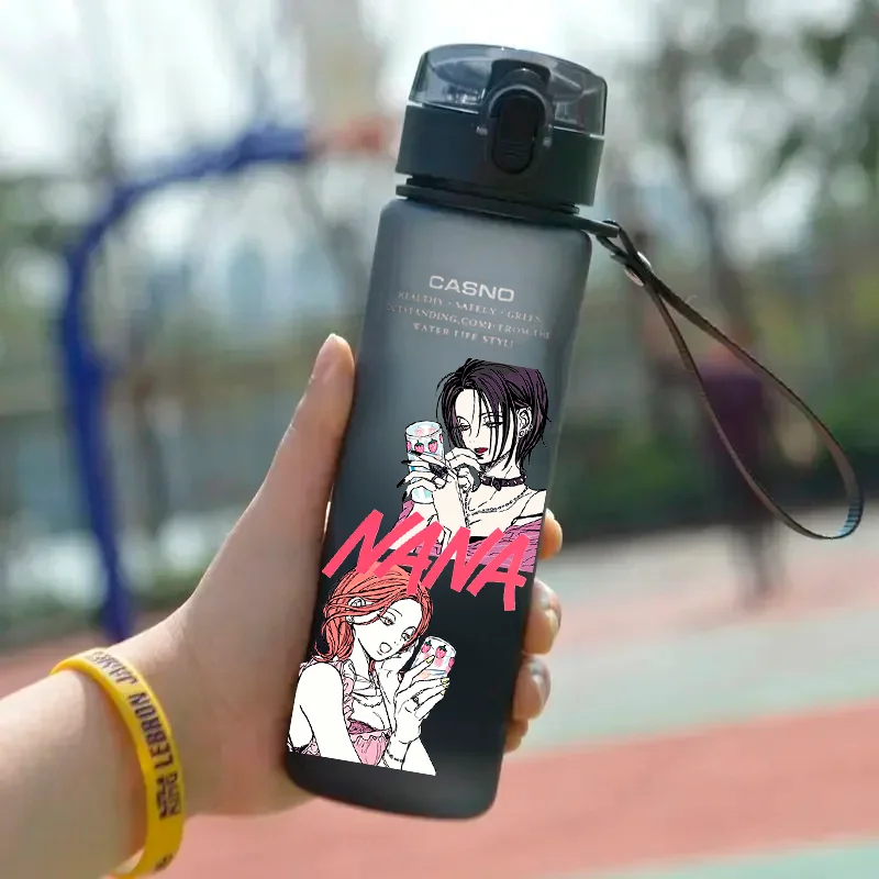 NANA 560ML Water Bottle Large Capacity 4 Color Adults Water Cup Portable Plastic Outdoor Sport Anime Komatsu Nana Oosaki Nana