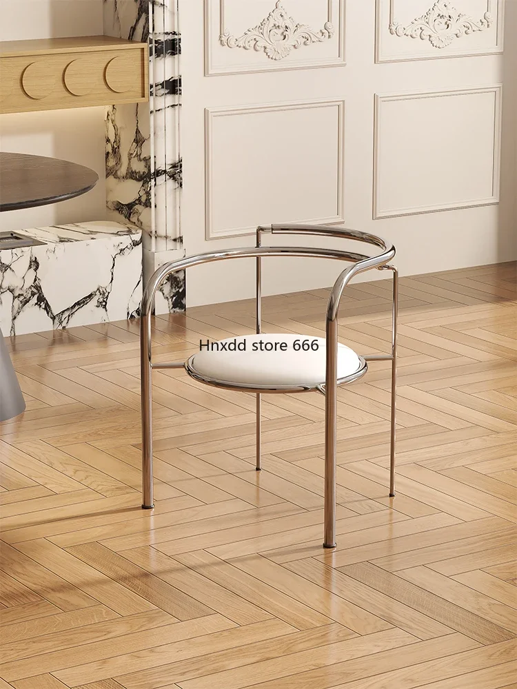 Leichter Luxus antiker Stuhl mit einer Rückenlehne