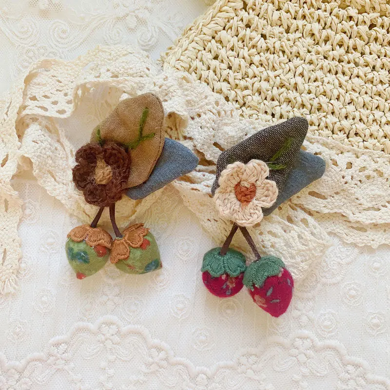 Johnature Vintage New Cute Sweet Little Fresh Forest Girl Small Flower Strawberry Brooch Cotton Linen Floral Pint Accessory