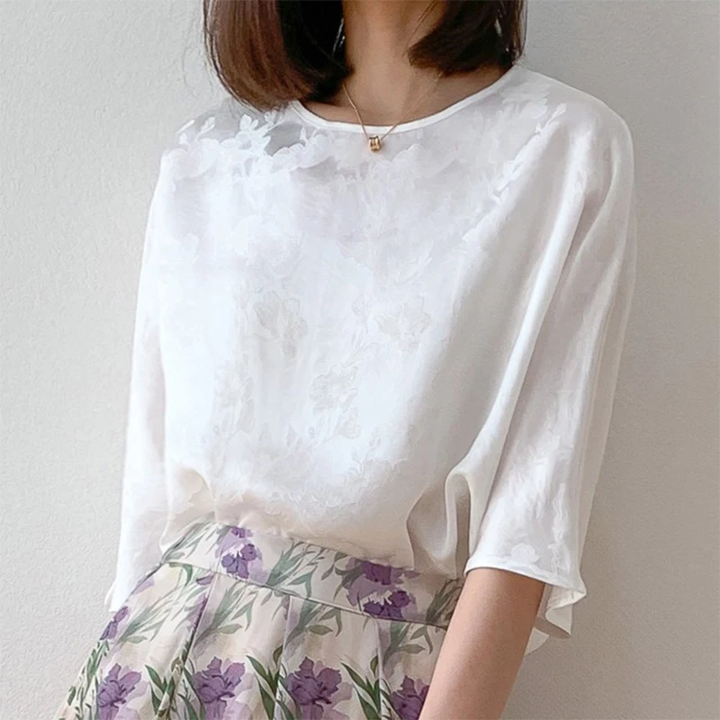 

Women Silk Blouse 100% Mulberry Silk 20 Momme White Jacquard Crew Neck Pullover Top Shirt Loose Type Half Sleeve M1310