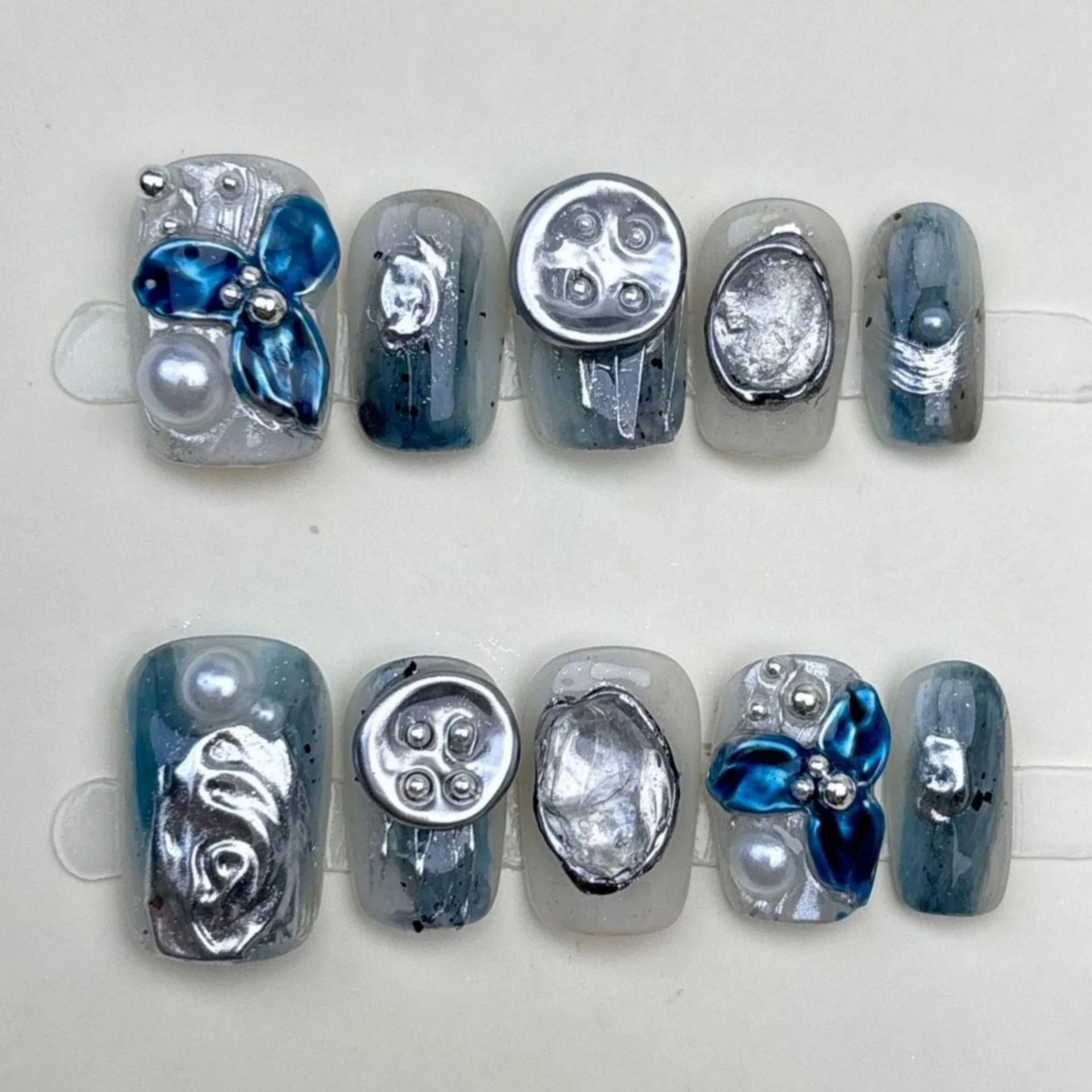 10 Stück tragbare bunte handgemachte Tipps zum Aufdrücken von künstlichen Nägeln, fertiges Blumen-Diamant-Design, quadratische falsche Nagelkunst-Kurznägel-Sets