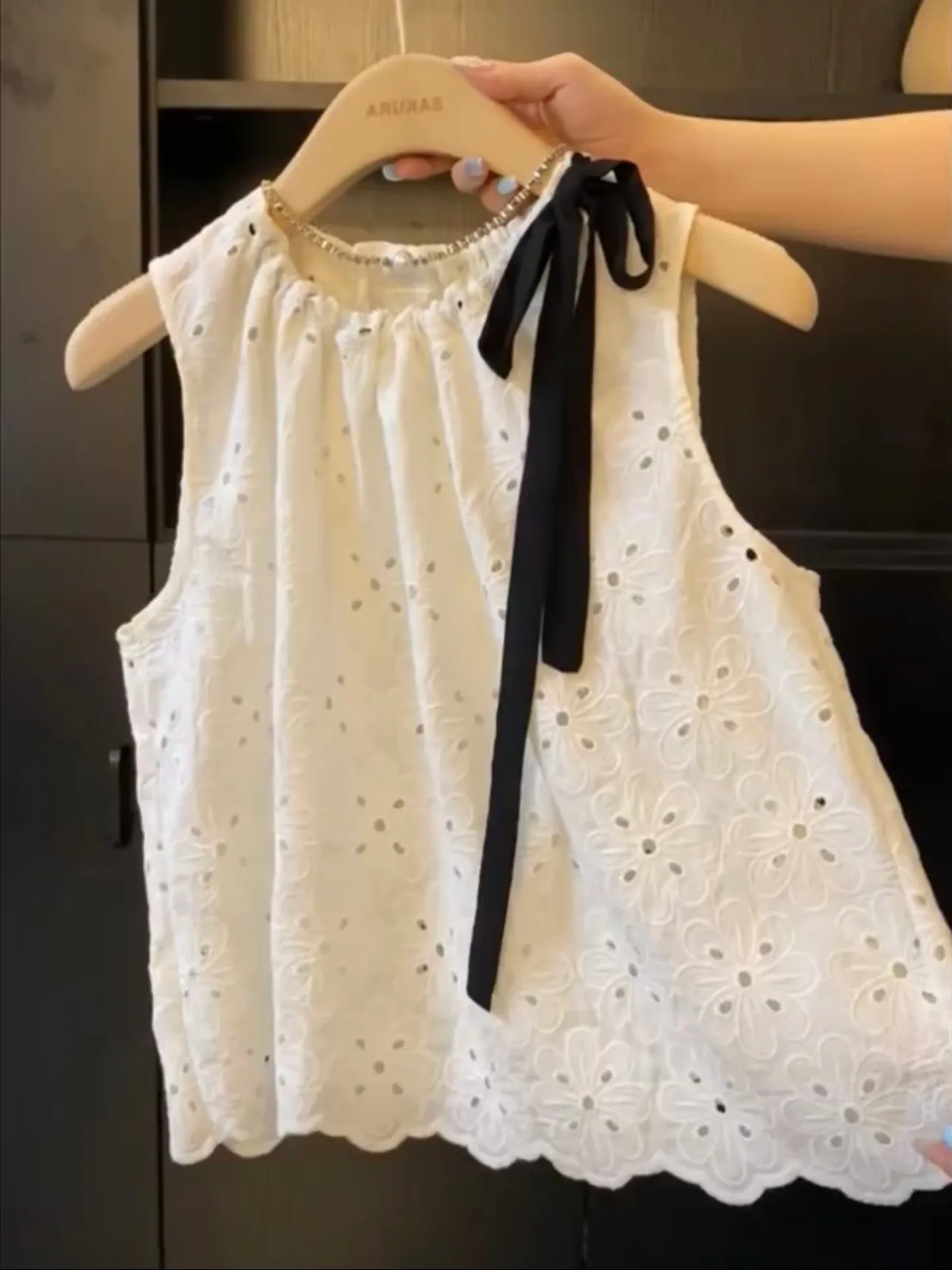 

Sweet Embroidered Hollow out Sleeveless Vest Shirt Women Summer Loose Anti Aging Doll Shirt Great Looking Top French Style Co...