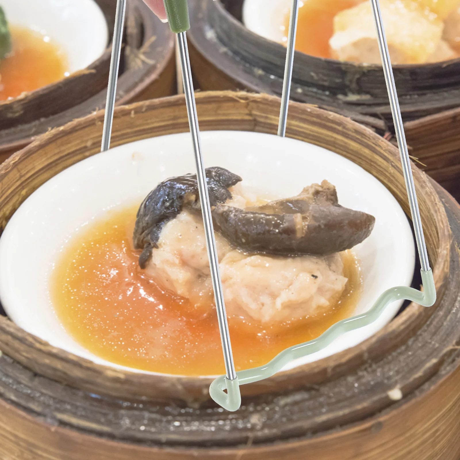 

Stainless Steel Anti-slip Chuck Gripper Hot Dishes Random Color Camping Cookware Bowl Holder Food Tongs Pot Lifter Kitchen