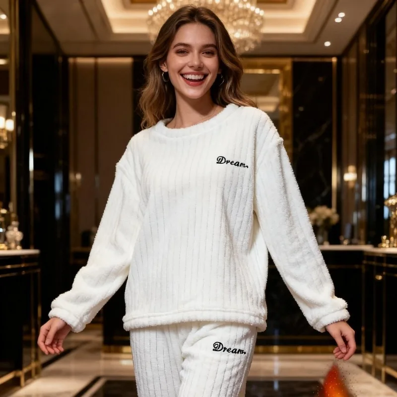 طقم بيجامة نسائي من الصوف المرجاني لخريف وشتاء 2026 طقم ملابس نوم سميك ودافئ مكون من قطعتين طقم مريح وعصري للفتيات #3