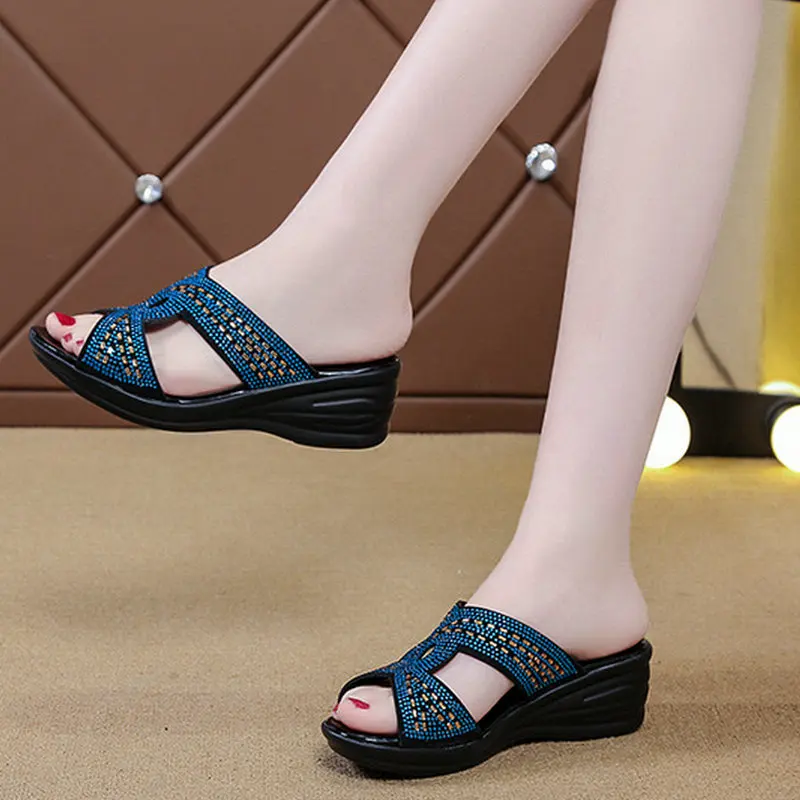 Sandalias y zapatillas de cuña de verano para mujer, sandalias de suela gruesa para madre, zapatillas antideslizantes ligeras y transpirables con